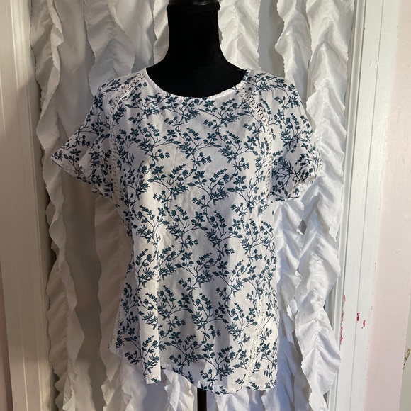 DKNY Floral Spring Top Medium NWT - Picture 2 of 10